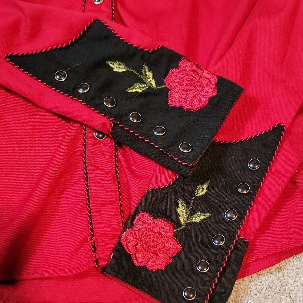 Panhandle Slim Red and Black Embroidered Women's Top - Picture 5 of 5